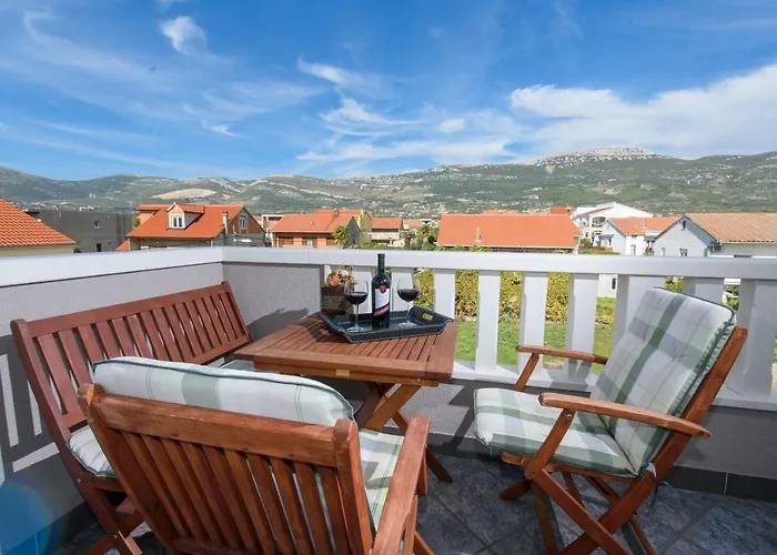 Lovric With Sea View Kaštela