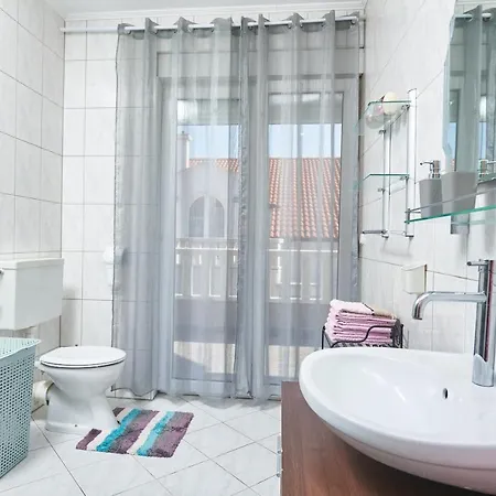 Lovric With Sea View Appartement Kaštela